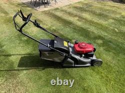 Honda HRX426C QXEA Self-Propelled Petrol Lawnmower with Steel roller manual