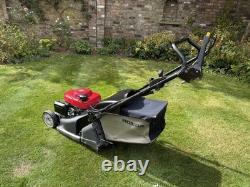 Honda HRX426C QXEA Self-Propelled Petrol Lawnmower with Steel roller manual