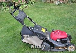 Honda HRX426CQXE self propelled petrol lawnmower with rear roller