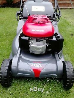 Hrx426c Qxe. 17 Honda Self Propelled Roller Lawnmower. Complete With Grass Bag