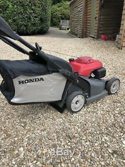 Hrx426c Sxe. 17 Honda Self Propelled Roller Lawnmower. Complete With Grass Bag