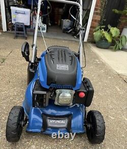 Hyundai Lawnmower Self-Propelled Roller 17 43cm Cut 139cc Electric-Start Petrol