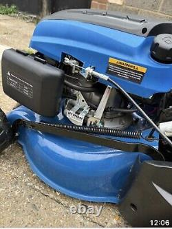 Hyundai Lawnmower Self-Propelled Roller 17 43cm Cut 139cc Electric-Start Petrol