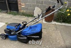 Hyundai Lawnmower Self-Propelled Roller 17 43cm Cut 139cc Electric-Start Petrol