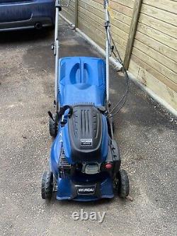 Hyundai Self-propelled Petrol Lawnmower 43cm Cut Pull Start HYM430SP