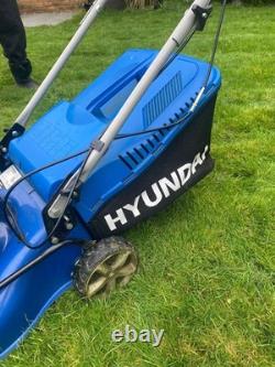 Seller Hyundai 17/43cm 139cc Self-Propelled Petrol Lawnmower HYM430SP